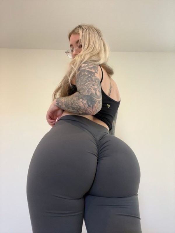 Sono disponibile per piani sensuali