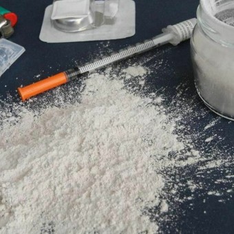 Vendo prodotti come erba, prodotti per cucinare, metanfetamine, viagra, farmaci, lubrificanti, preservativi ecc...