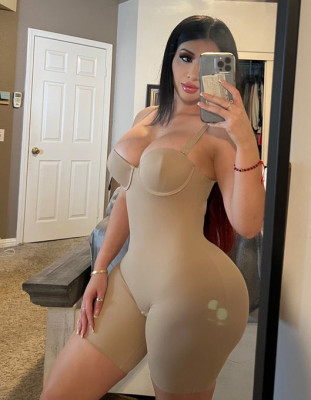 Sono disponibile ora per sesso tabù 🥰