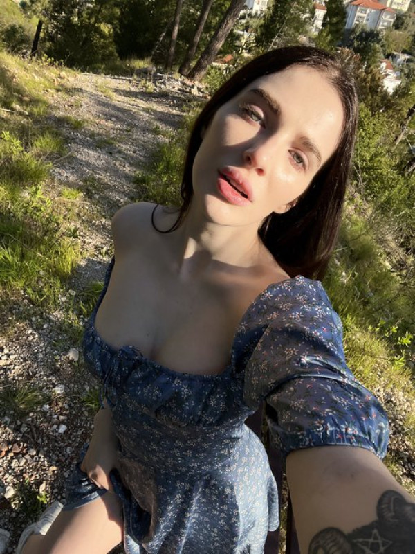 Sono disponibile per piani sessuali