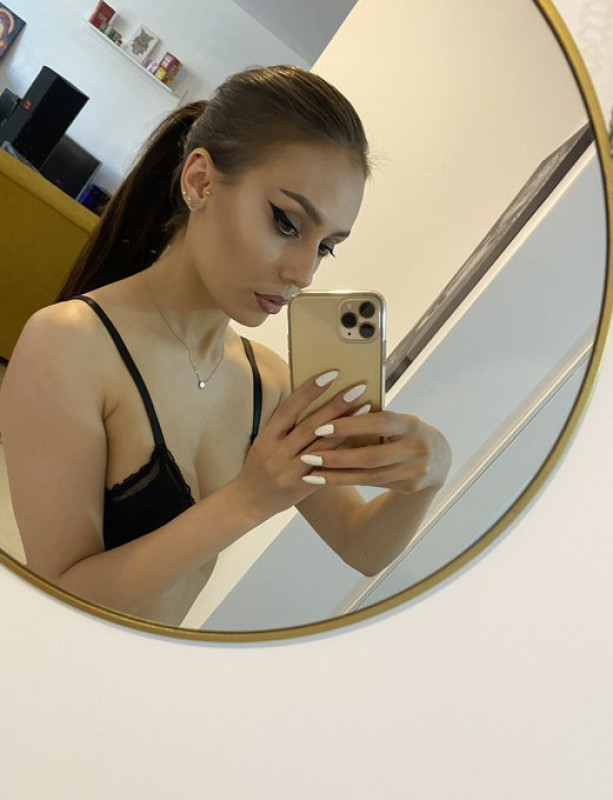 Sono disponibile per i vostri piaceri 🥰
