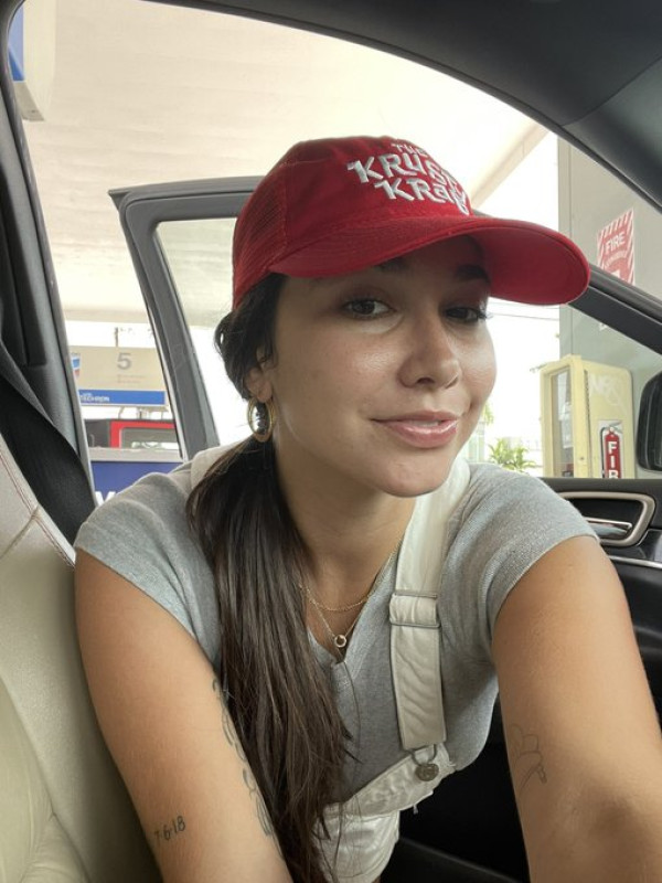 Sono single e disponibile ora, viaggio anche
