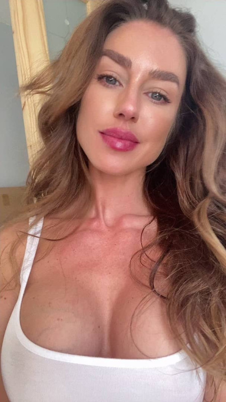Ciao miei cari 🍆🥵🥰. Salvate il mio numero e scrivetemi su WhatsApp. Sono disponibile per tutti i vostri appuntamenti +39 324 185 0231