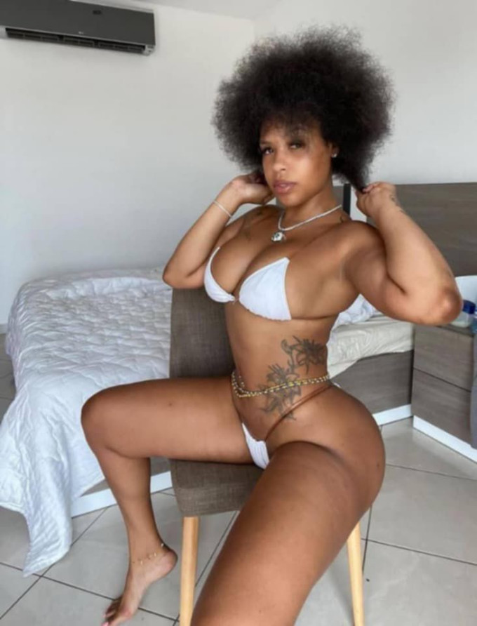 DONNA NERA CON BUONA ESPERIENZA SESSUALE A LETTO DONNA NERA CON BUONA ESPERIENZA SESSUALE A LETTO