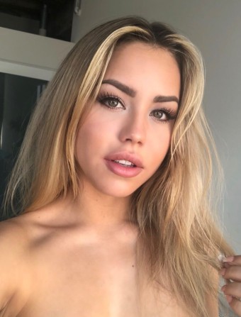 Ciao cara, sono Célia, una simpatica ragazza che vuole mostrarti cosa sia la buona compagnia e un momento pieno di belle emozioni. Ti invito a incontrarmi, amore😘 contattami tramite