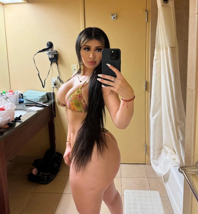 Sono disponibile ora per sesso tabù 🥰