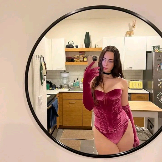 Sono disponibile per i vostri piaceri 🥰