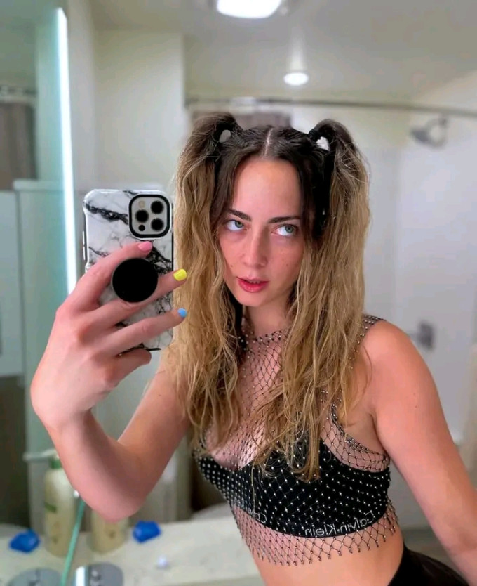 Sono disponibile per i vostri piaceri 🥰