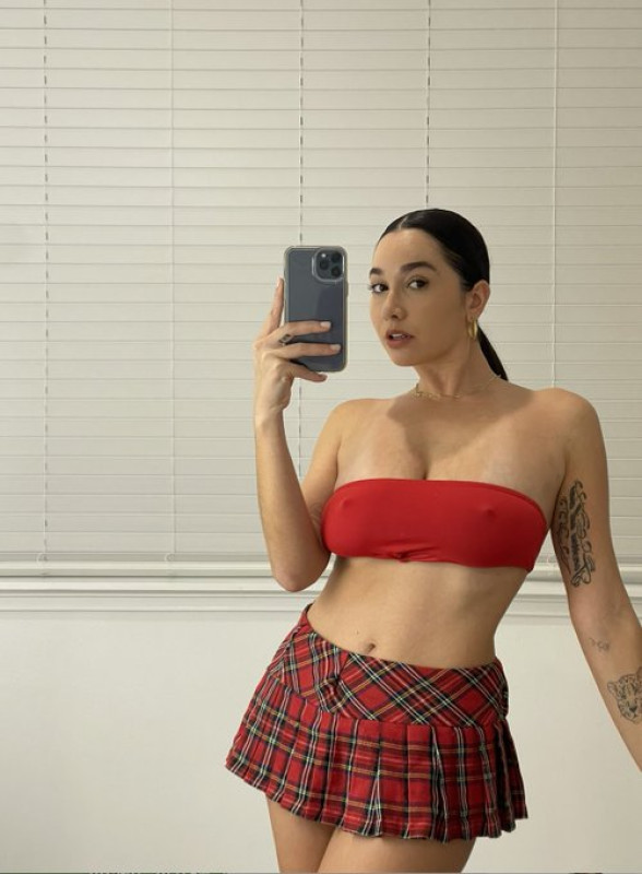 Se sei interessato, ti piacerebbe incontrarmi per trascorrere insieme dei bellissimi momenti di piacere sessuale scrivimi su télégramme @Victoriaricci2