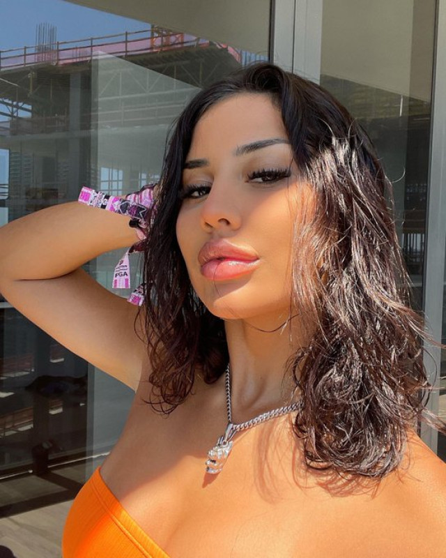 Sono una donna single disponibile per una rapporto sessuale ma è pagamento quindi sei interessato