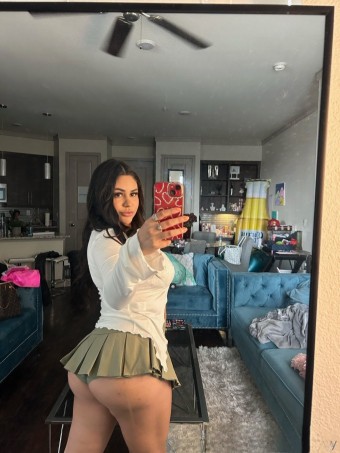 Ragazza escort disponibile per incontri sessuali a pagamento senza problemi