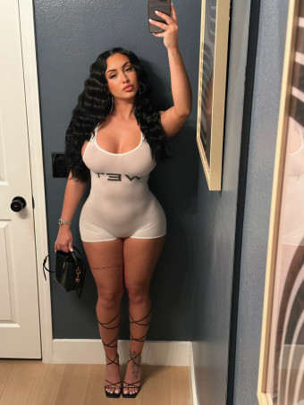Sono disponibile per incontri sensuali, scrivimi in privato