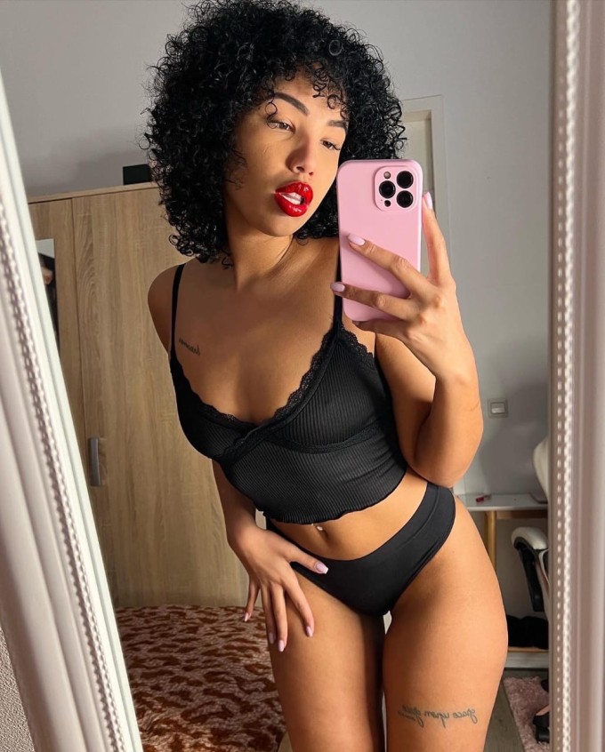 Sono disponibile per storie sessuali