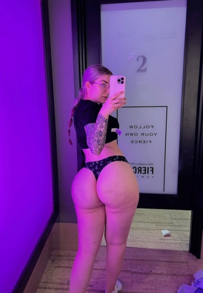 Sono disponibile per piani sensuali