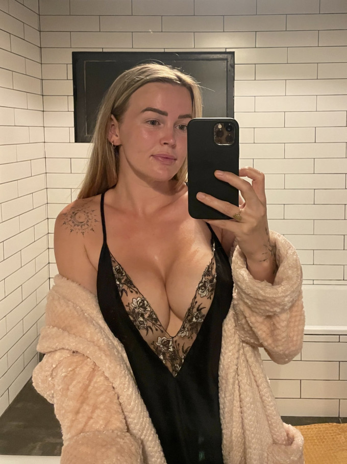 Sono disponibile a soddisfarvi in tutti i vostri desideri 🥰  