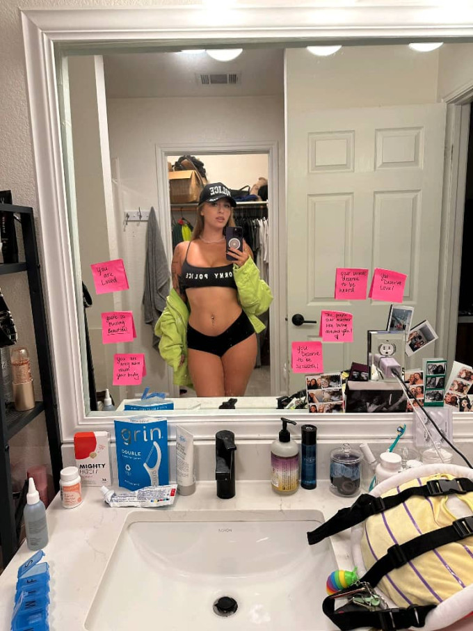 Sono disponible adesso❤️🍑🥒