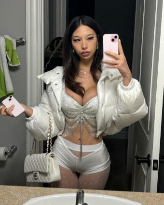 Disponible pour un bon moment ensemble Disponible pour un bon moment ensemble