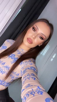 Sono disponibile per i vostri piaceri 🥰