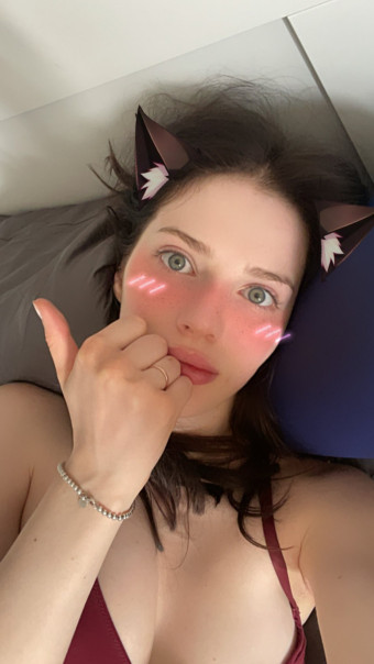 Je suis disponible 🥰 Je suis disponible 🥰