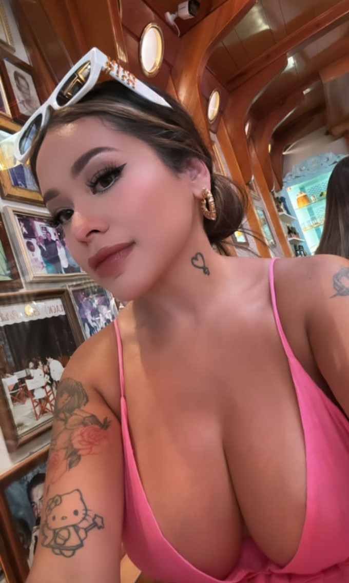 Hosana, una donna calda e provocante per i tuoi desideri Sessuale🇮🇹😍! Hosana, una donna calda e provocante per i tuoi desideri Sessuale🇮🇹😍!