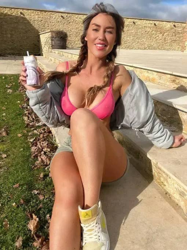NUOVA IN ITALIA SELENA BRASILIANA SESSO ORALE NATURALE DEA DELLA GOLA DESIDERIO DI SODDISFAZIONE DOMINATRICE SONO GIOTTA DI CASSI PRENDIMI DA OGNI PARTE
