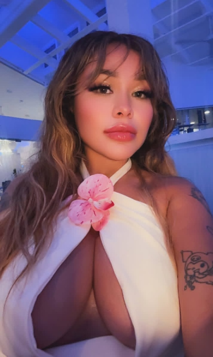 Sono disponibile per un piano sessuale! Sono disponibile per un piano sessuale!