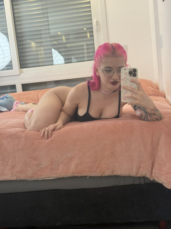 Sono disponibile giorno e notte.