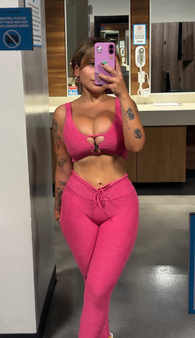 Sono disponibile per un piano sessuale! Sono disponibile per un piano sessuale!