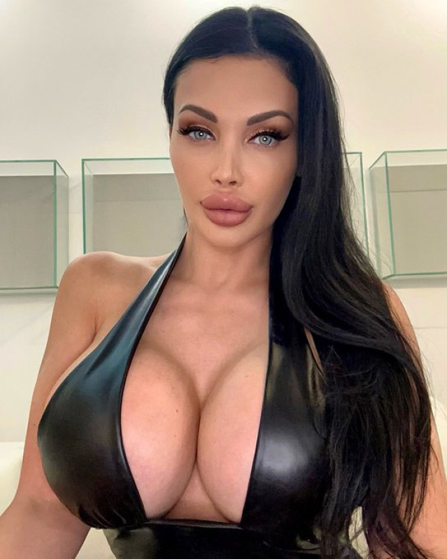Ciao amori miei 🥰, venite a scoparmi come volete 🍆😋✅