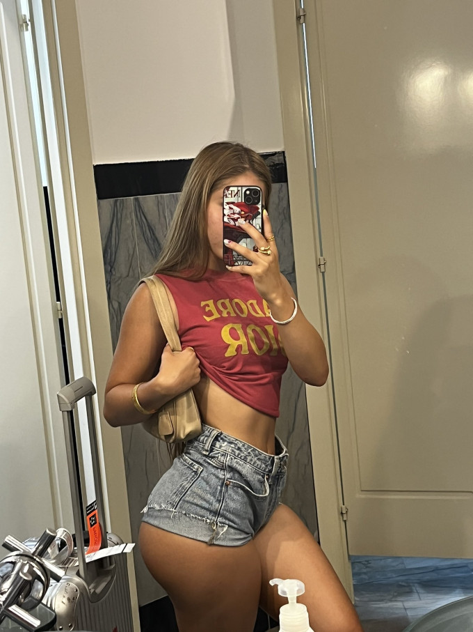 Ciao giovane donna calda disponibile