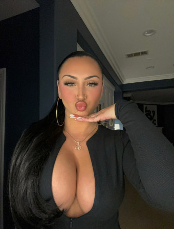 Sono disponibile per incontri sensuali, scrivimi in privato