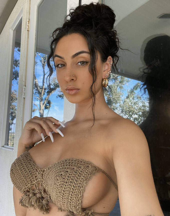 Sono disponibile per incontri sensuali, scrivimi in privato