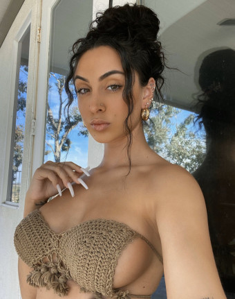 Sono disponibile per incontri sensuali, scrivimi in privato