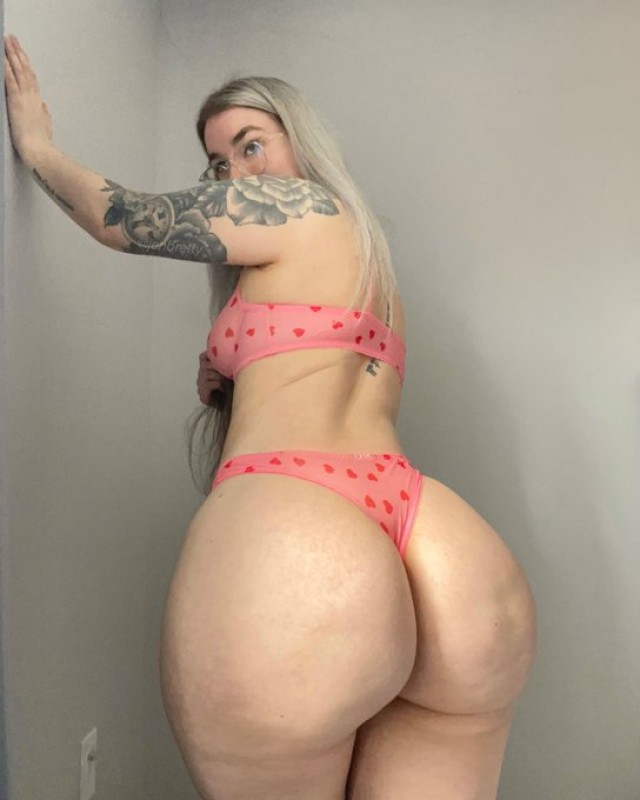 Sono disponibile per piani sensuali