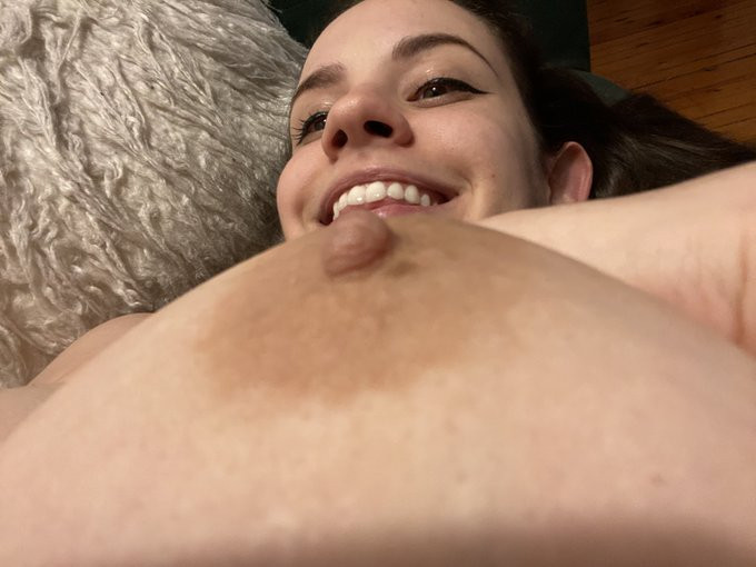 Sono disponibile per un bel momento di piacere