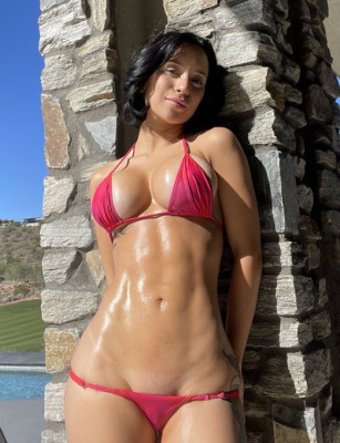 Sono una donna disponibile per incontri specializzati e sessuali. Sono a tua disposizione per tutti i tuoi progetti sessuali. Contattami in qualsiasi momento.