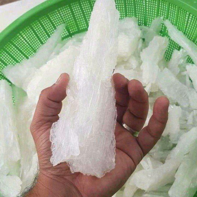 Vendo prodotti come erba, prodotti per cucinare, metanfetamine, viagra, farmaci, lubrificanti, preservativi ecc...