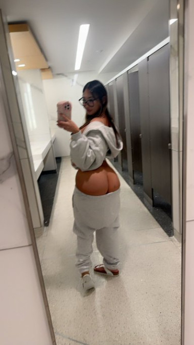 Sono una donna disponibile per incontri specializzati e sessuali. Sono a tua disposizione per tutti i tuoi progetti sessuali. Contattami in qualsiasi momento.