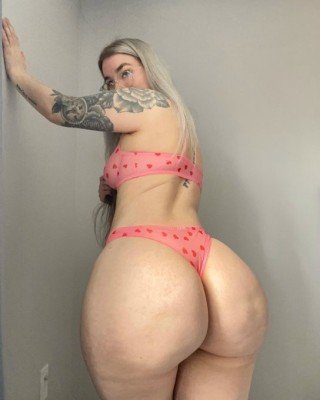 Sono disponibile per piani sensuali