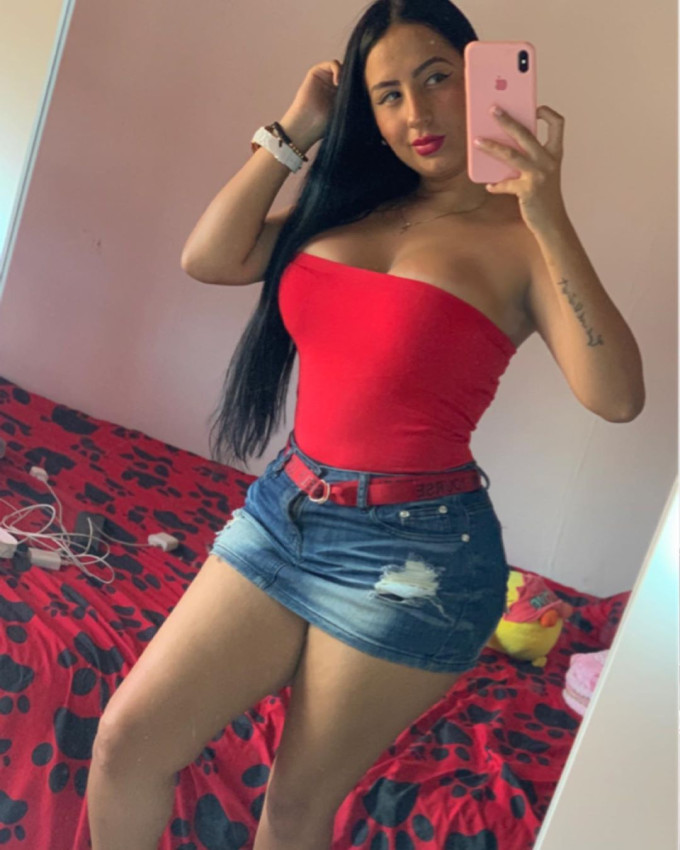 Disponible maintenant pour un bon moment de massages 💋 😘 ❤️