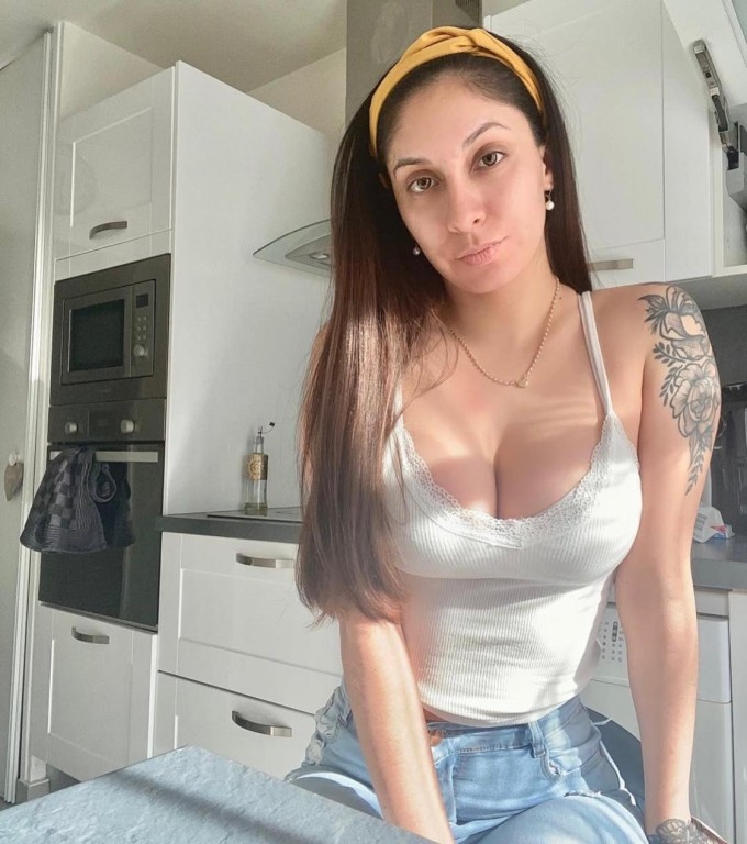 Sono disponibile a soddisfare i tuoi desideri sessuali Sono disponibile a soddisfare i tuoi desideri sessuali