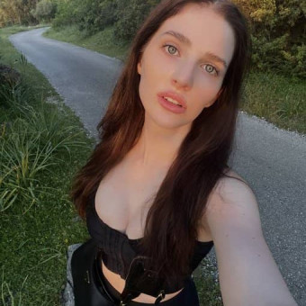 Donna calda disponibile per appuntamenti piccanti senza preservativo  e sesso nella natura 🏞 e in spiaggia 🦀 🍑🍆