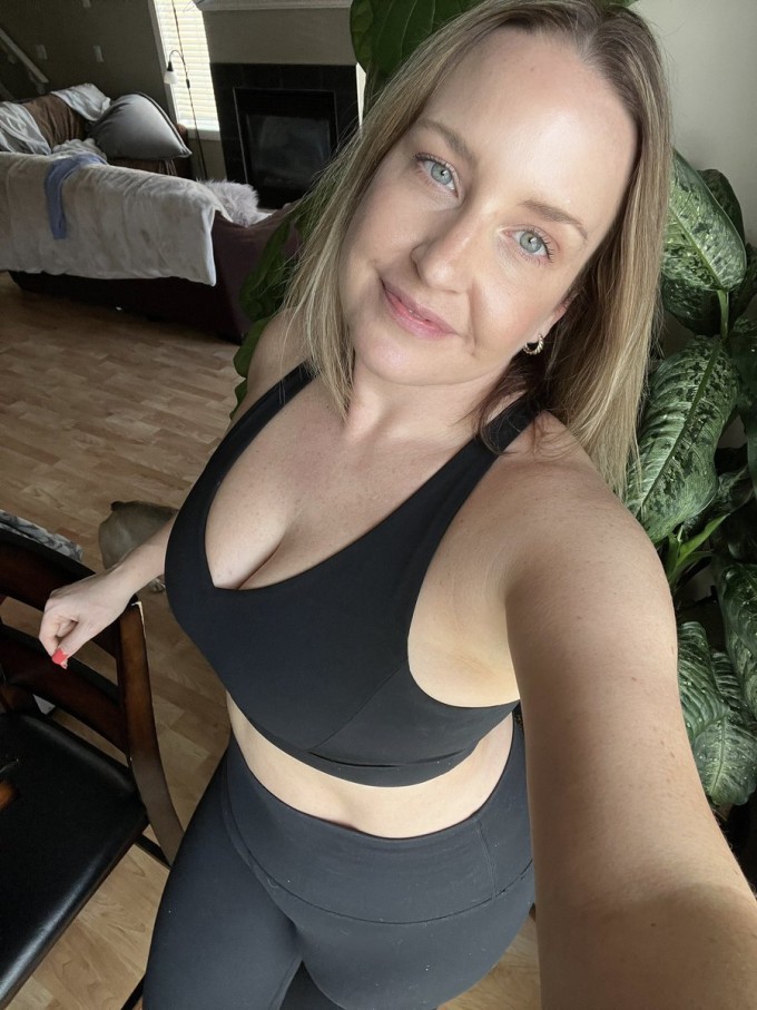Tesoro, sono disponibile ora per i tuoi indimenticabili desideri sessuali🥰🥰