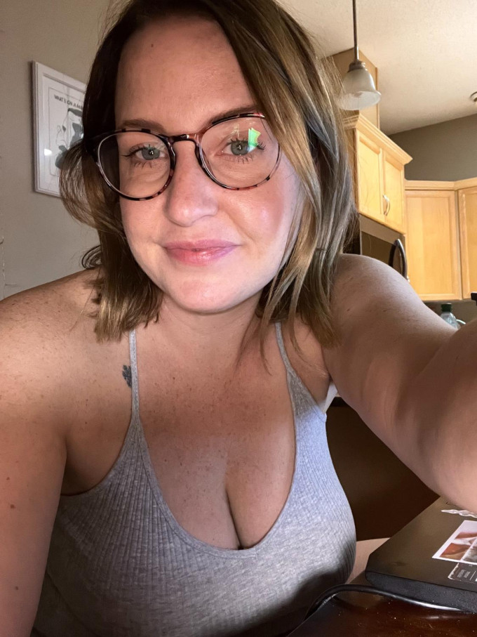 CIAO TESORO, VIENI A VIVERE IL MOMENTO PIACEVOLE, PIACEVOLE E INDIMENTICABILE INSIEME A ME A LETTO SENZA ALCUN PROBLEMA 🇮🇹❤️🇮🇹