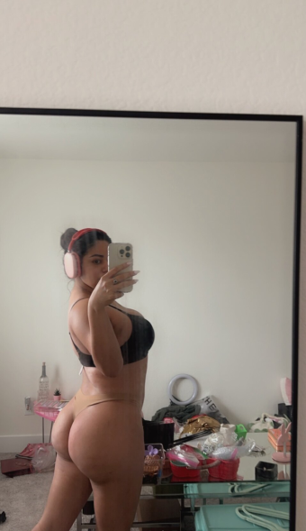 Ragazza escort disponibile per incontri sessuali a pagamento senza problemi