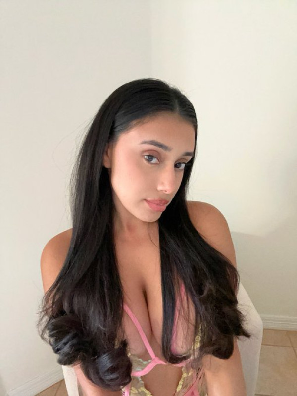 Sono disponibile per i vostri piaceri 🥰