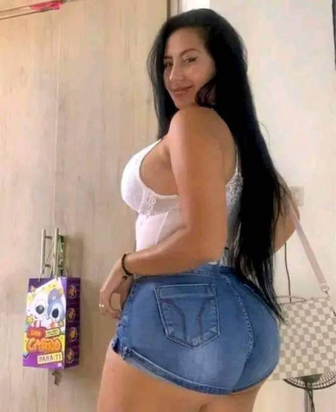 Disponible pour un bon moment de massages satisfaction garantie service illimité 💋 🥰 🥒