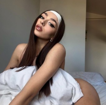 Disponibile per massaggi erotici e sesso senza esclusione di colpi