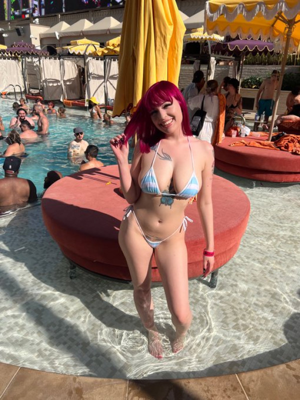 Disponible maintenant pour un bon moment de massages 💋 😘 ❤️