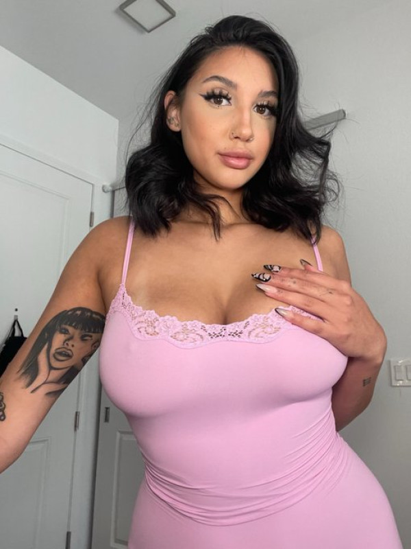 Sono disponibile per i vostri piaceri 🥰 Sono disponibile per i vostri piaceri 🥰